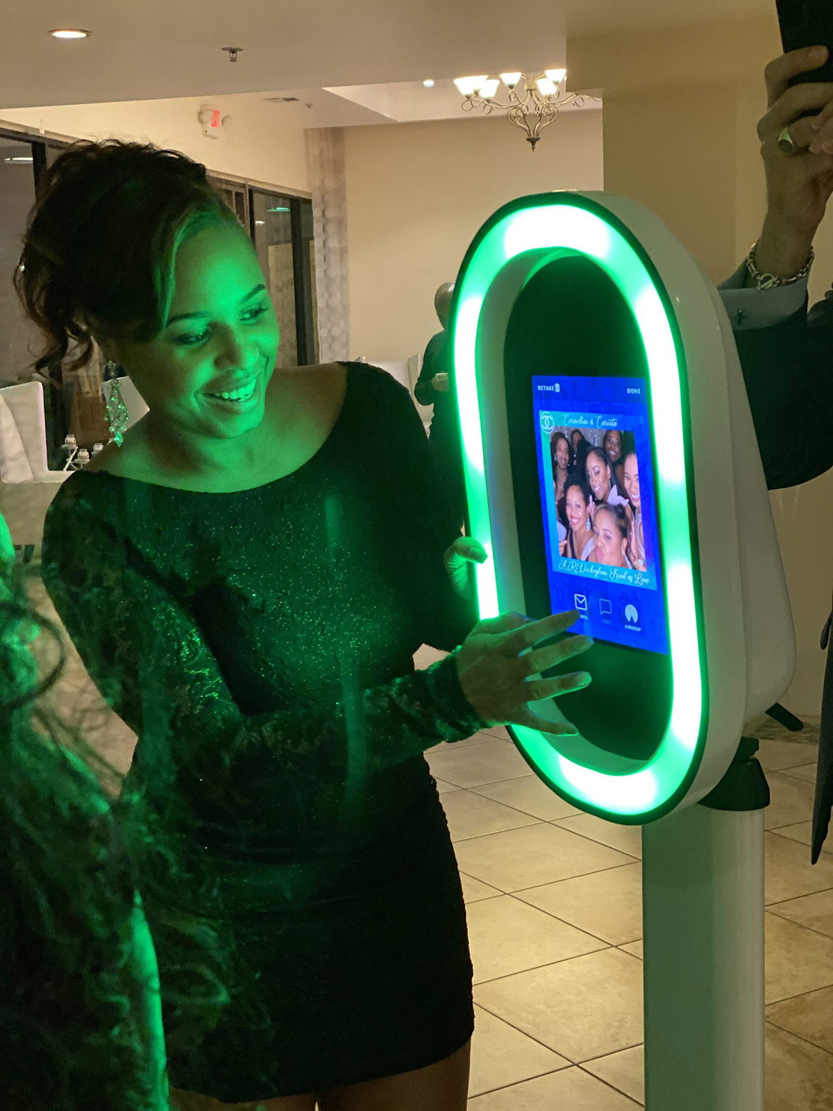 Can Guests Text Photos to Themselves? | Lafayette Photo Booth | Ohh Snap