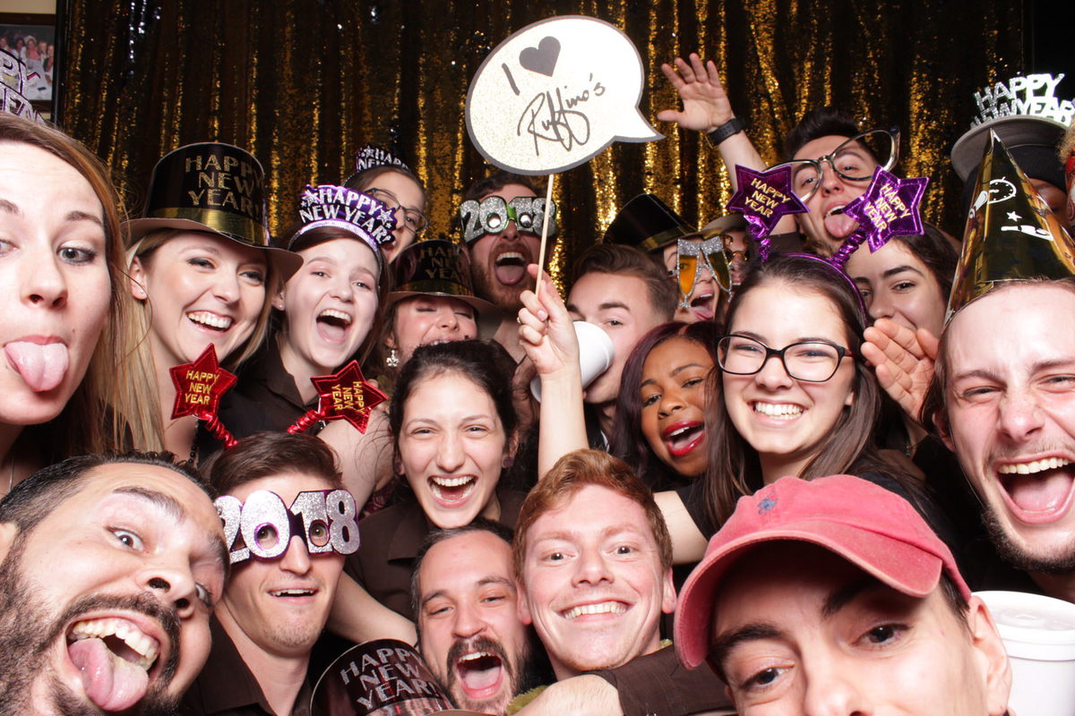 New Year's Eve Photo Booth at Ruffino's | Lafayette Photo Booth | Ohh Snap