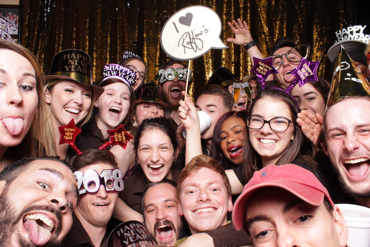 New Year's Eve Photo Booth at Ruffino's | Lafayette Photo Booth | Ohh Snap