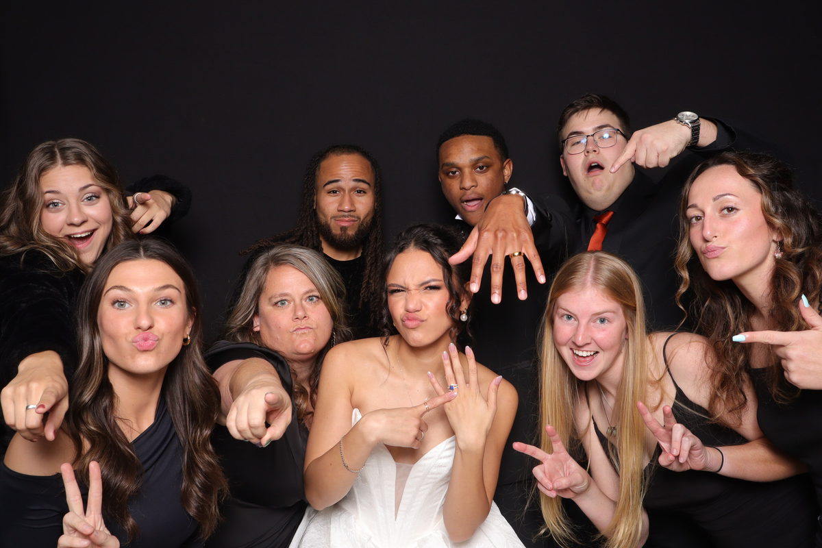 How Much Does a Wedding Photo Booth Cost? | Lafayette Photo Booth | Ohh Snap