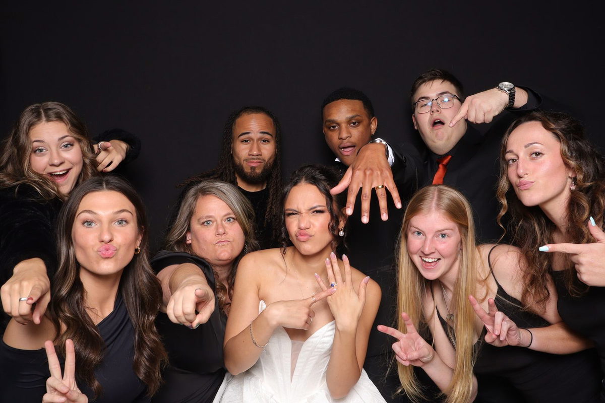 How Much Does a Wedding Photo Booth Cost? | Lafayette Photo Booth | Ohh Snap